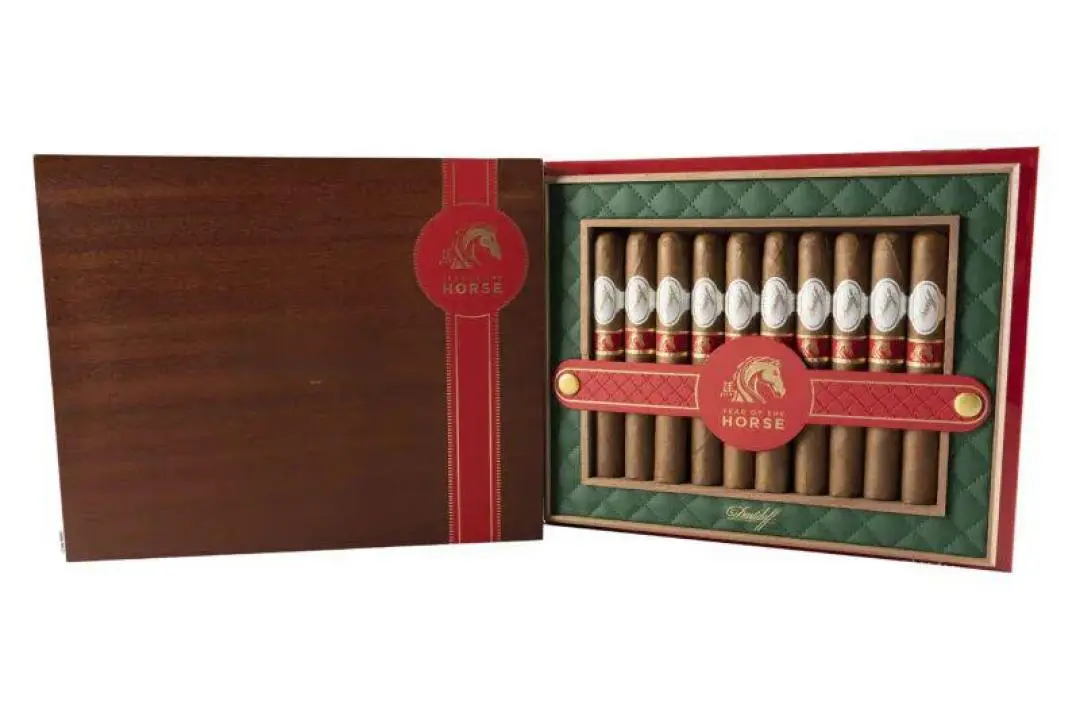 大卫杜夫推出 2026 马年限量版雪茄，连续 15 年生肖系列力作